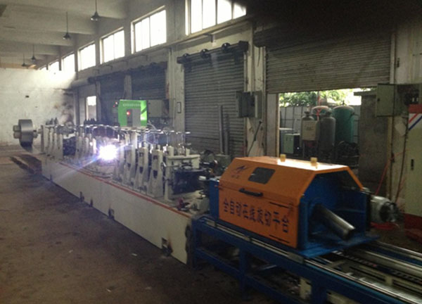 Automatic pipe way extinguisher cylinder production line