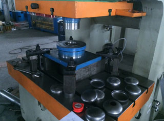 neumatic opening type punching machine